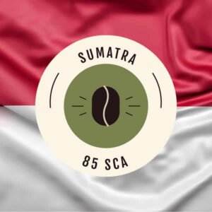 Logotipo de café Sumatra con puntuación SCA de 85 sobre fondo de la bandera de Indonesia