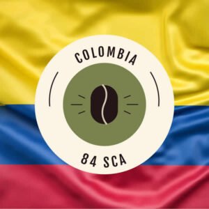 Café de Colombia con puntuación 84 SCA sobre la bandera colombiana
