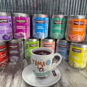 Selección de infusiones y tés Oquendo servidos en taza, variedad de sabores naturales y premium